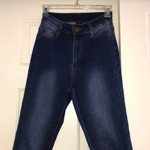 FASHION NOVA JEANS